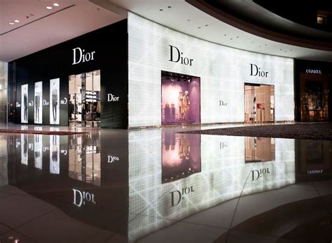 Pengadilan Italia Mengungkap Rantai Pasokan Dior